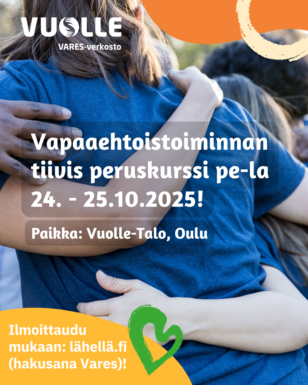 Kaksi nuorta naista nauravat, toinen on vaaleaihoinen ja toinen tummaihoinen